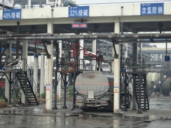 風(fēng)從虎，雨從龍，大大來(lái)了雨迎接！興發(fā)牛，大壩壯，主席來(lái)了宜昌亮！
